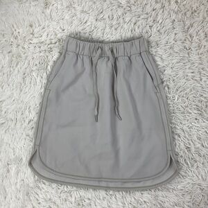 Lululemon On The Fly Skirt *Woven Silverstone